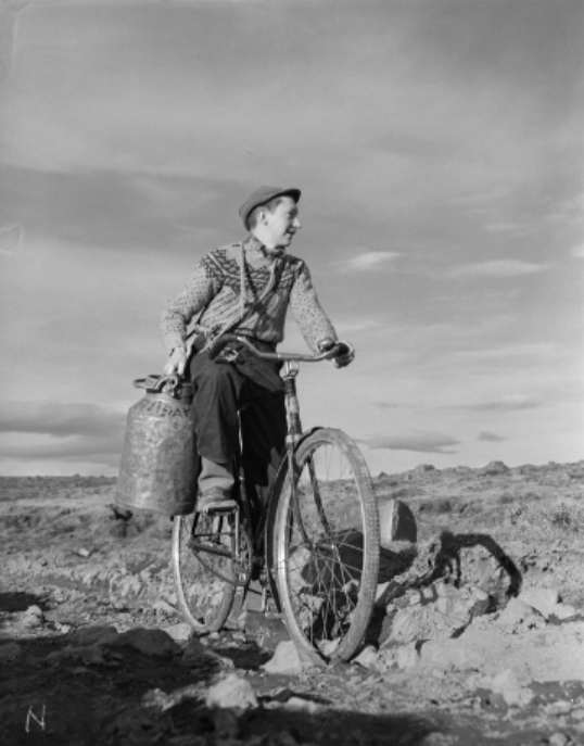 Ívar með mjólkurbrúsann